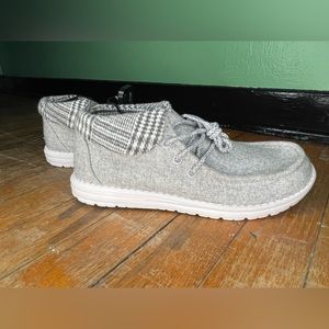 Grey felt chukka boots NWT